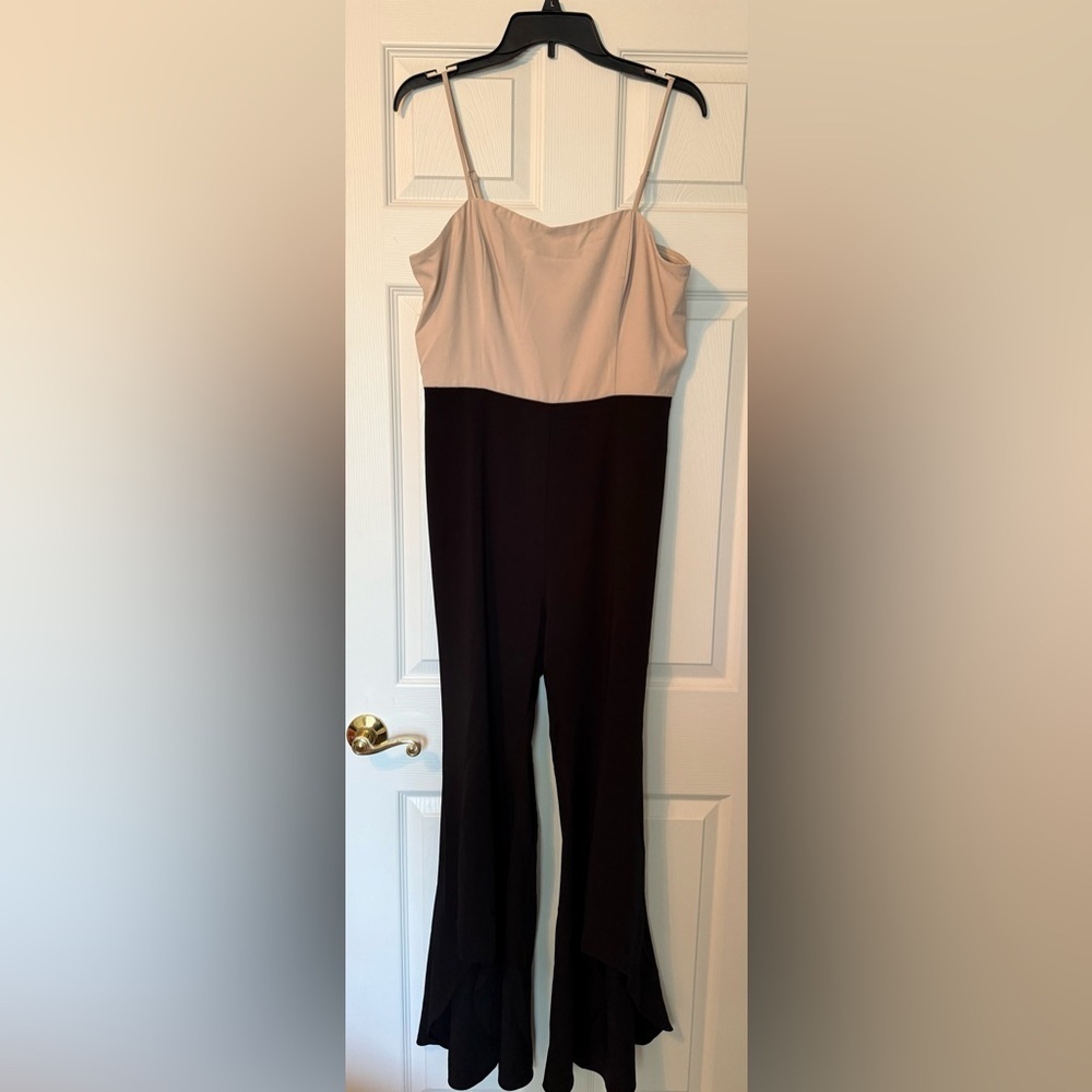 Endless Rose Cherie Color-block Black and Cream Two-Tone Jumpsuit - Picture 8 of 9